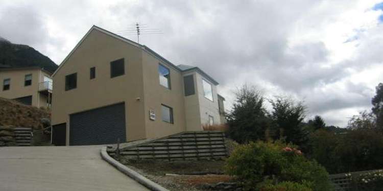 27a Arawata Terrace Fernhill/Sunshine Bay_0