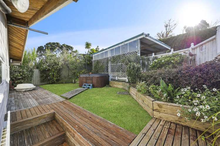 13 Colmar Road Mellons Bay_25