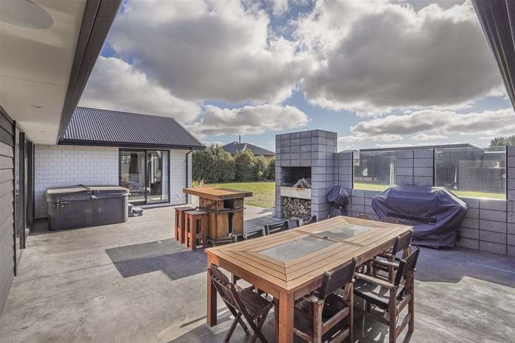 14 Quail Way Amberley_26