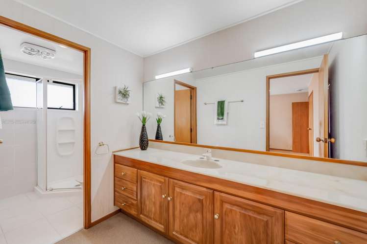 6 Dorrington Place Eastern Beach_21