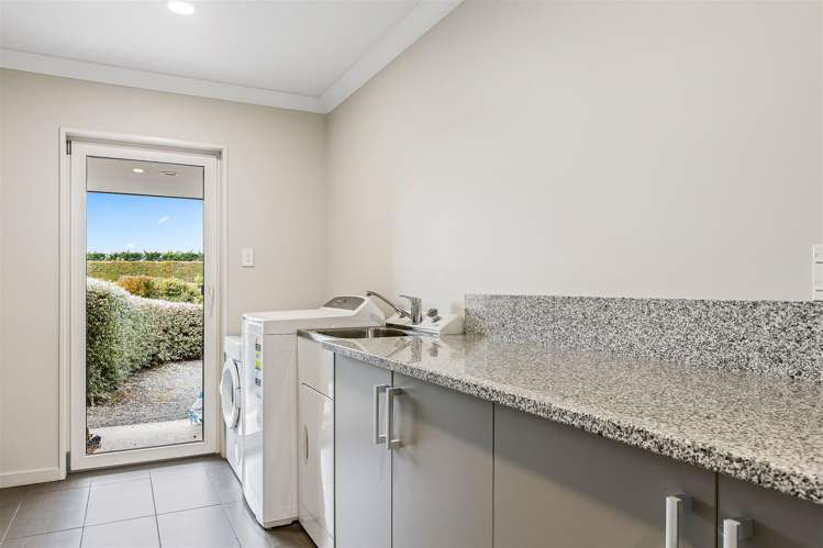 646 Grange Road Burnham_16