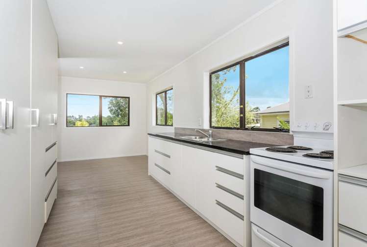 9 Castaing Crescent Te Atatu South_5