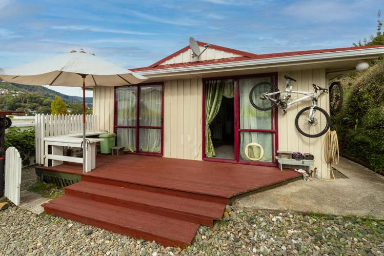 6 Saint Ann Place Toi Toi_17