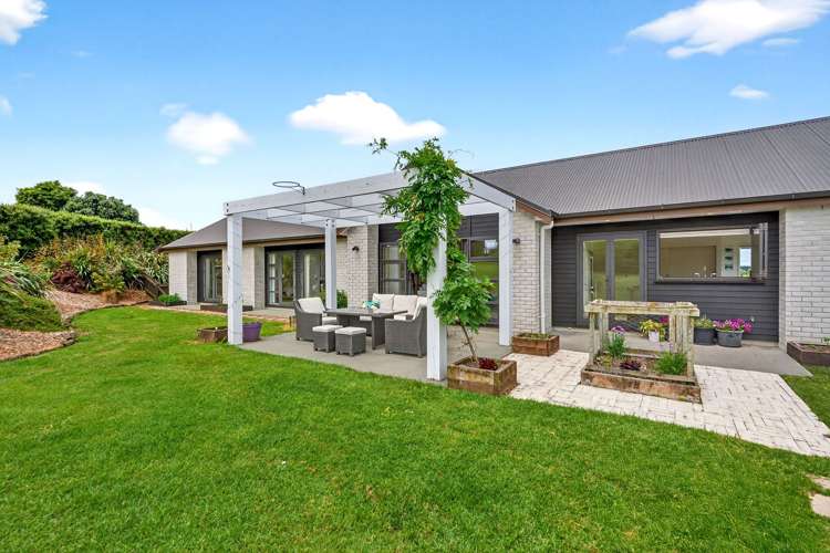 2 Lawrence Carter Drive Bombay_15