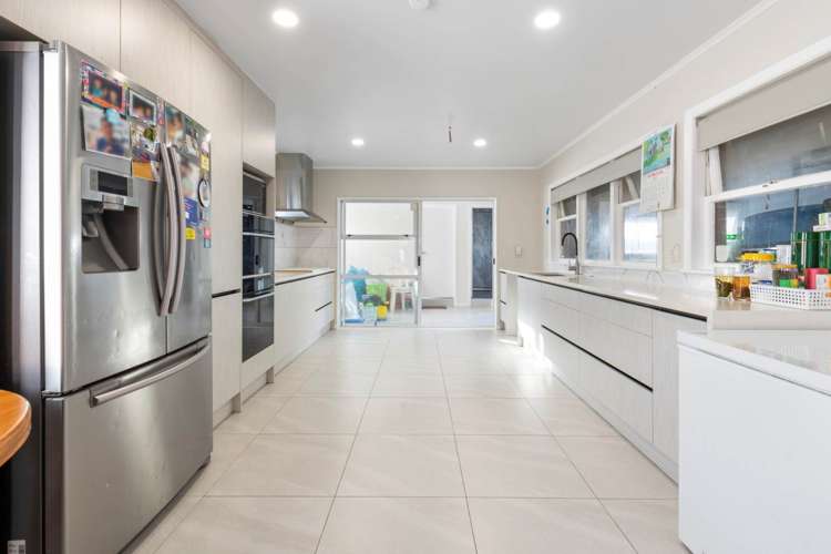 16 Farnborough Crescent Mangere_11