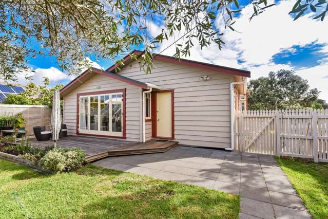 25 Ascot Avenue Narrow Neck_4