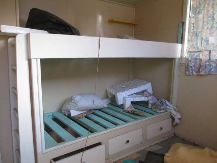 3 Side Street Clinton and Surrounds_3