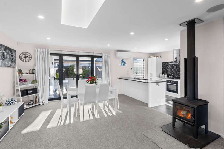 27 Faringdon Boulevard Rolleston_3