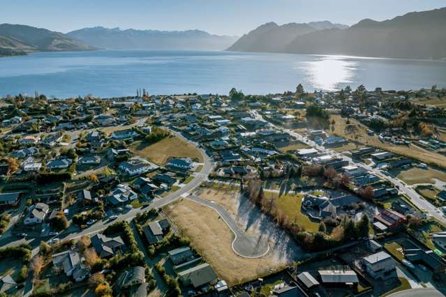 Dream Sections in the Heart of Lake Hawea!