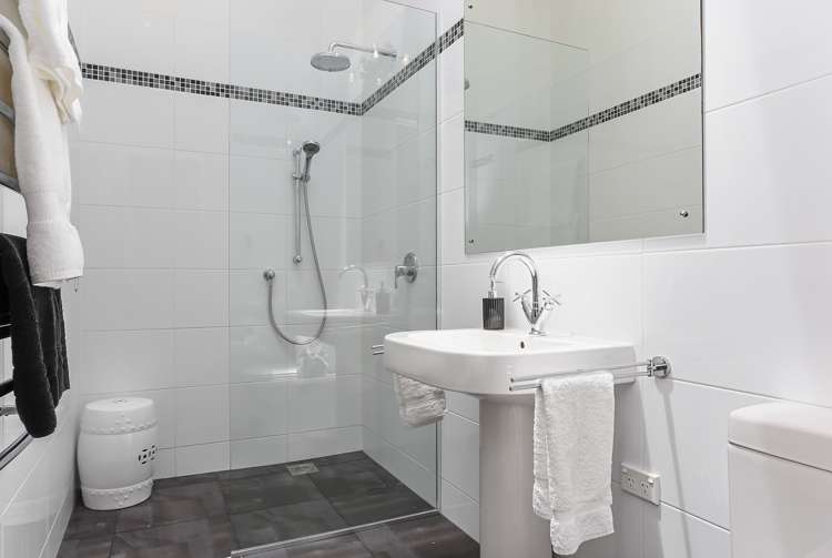 5/212 Hurstmere Road Takapuna_8