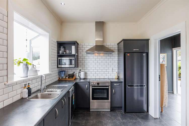 8 Lyon Street Marton_24