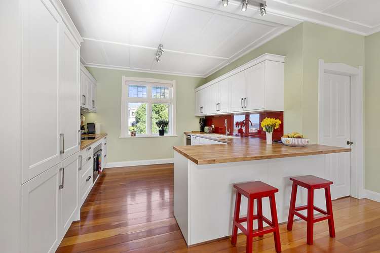 68 Queens Drive Lyall Bay_24
