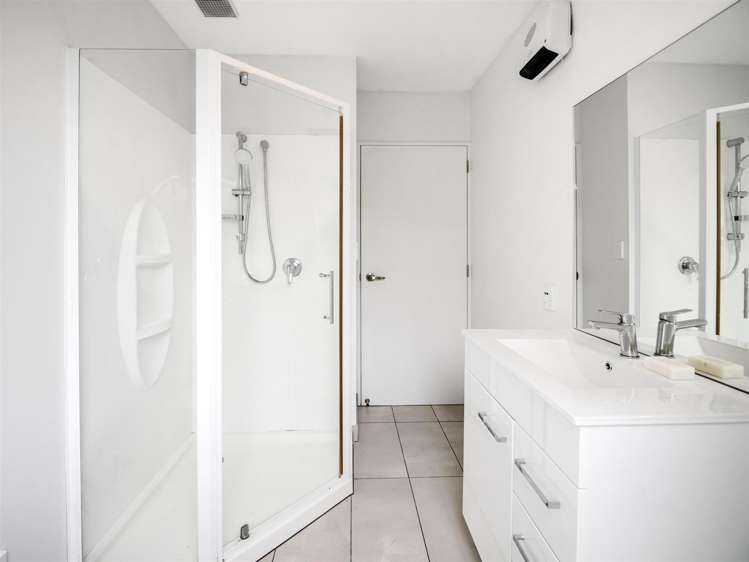 2/200 Wainoni Road Avondale_14