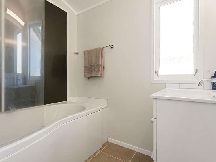 23 Gilbass Avenue Hamilton Lake_19