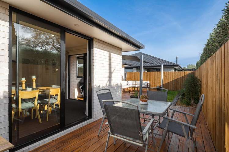 26b Harvard Road Burleigh_19