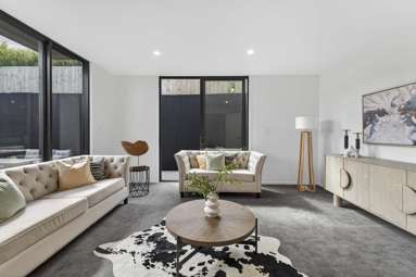 1-12/4-6 Riddell Road_1