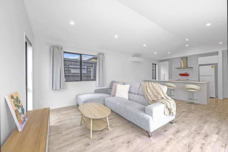 15 Jean Batten Lane_1