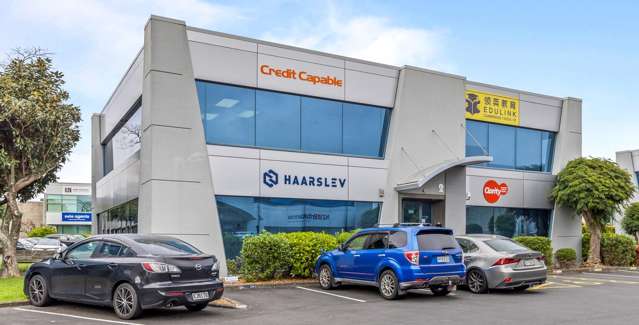 Albany office with rare advantage hits market