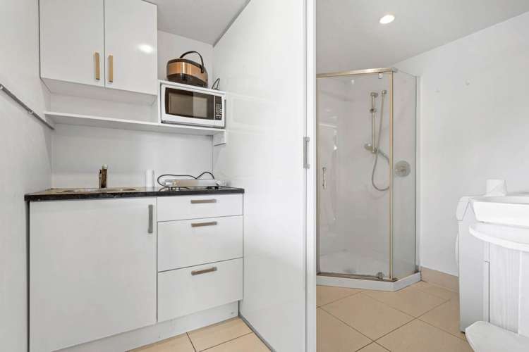 13 Gosford Drive Botany Downs_11