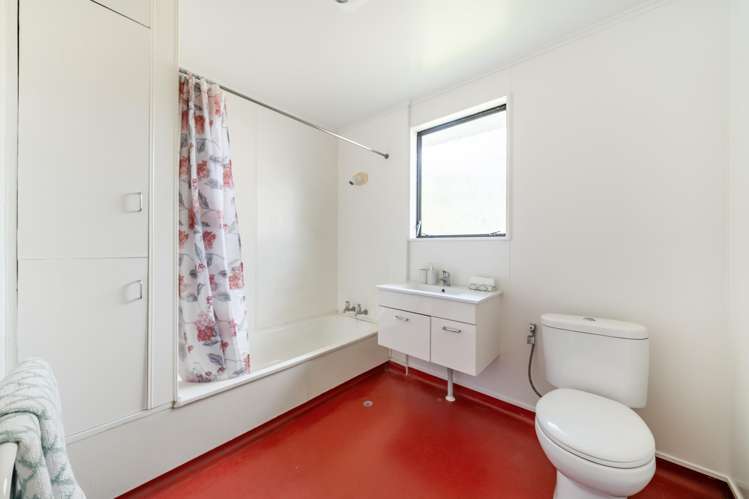 193a Whites Line East Waiwhetu_13