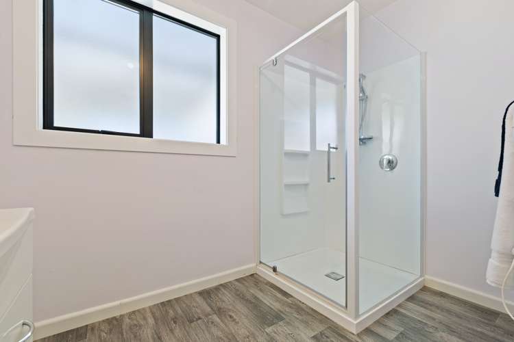 1/100 Prestons Road Redwood_10