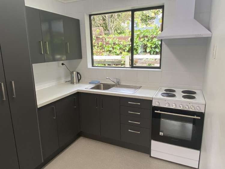 2/3 Angle Street 10728_1