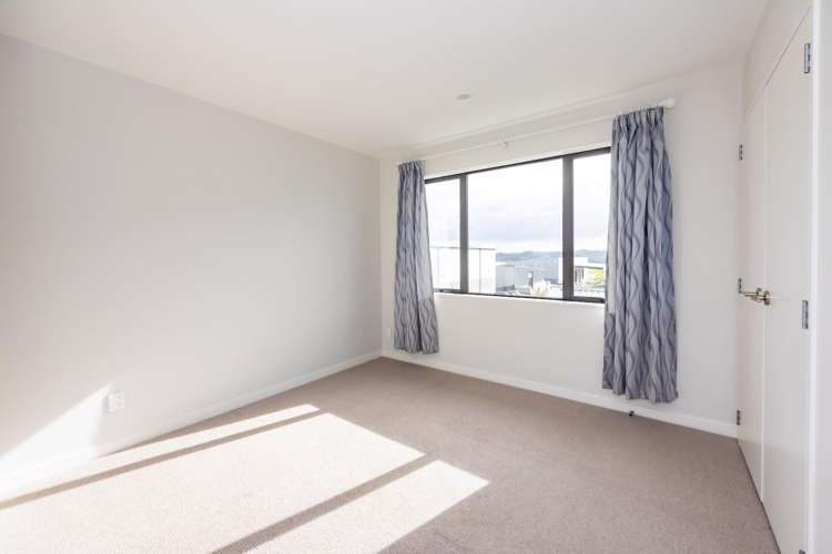 6 Henry Lloyd Place Silverdale_13