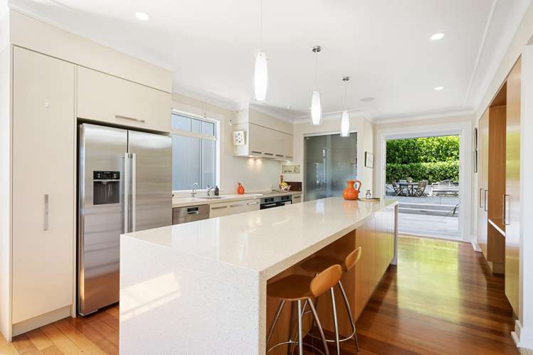 90 Oriental Parade Oriental Bay_3