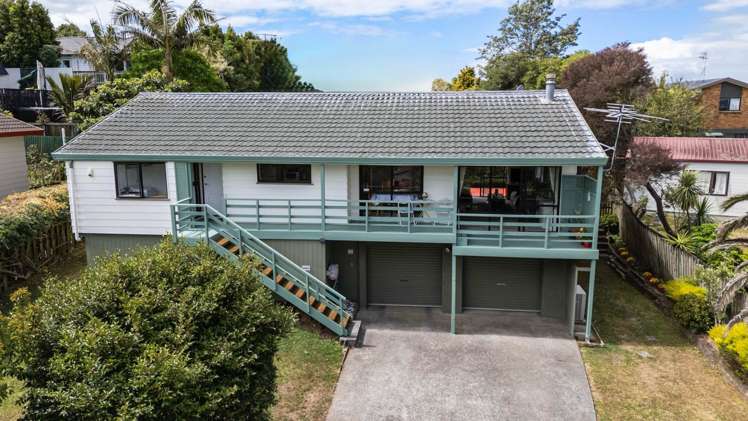 2/106 Bradbury Road Botany Downs_14