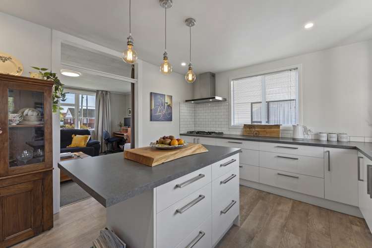 21 Avro Crescent Hornby_6