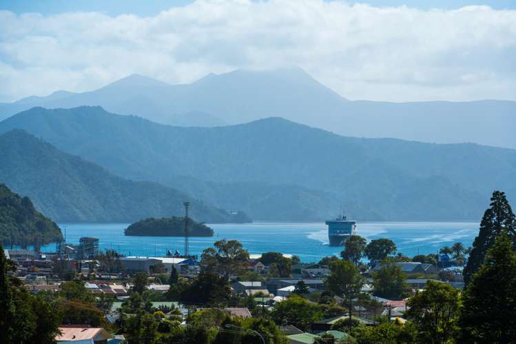 8 and 8a Angle Street Picton_24