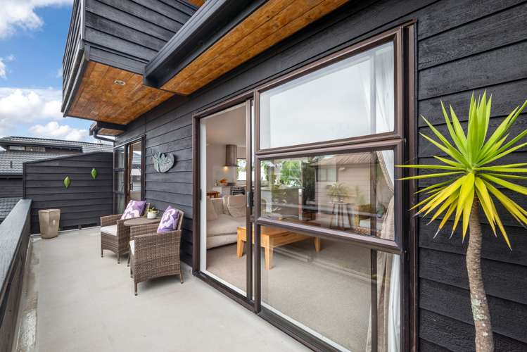 2/14a Commodore Parry Road Castor Bay_13