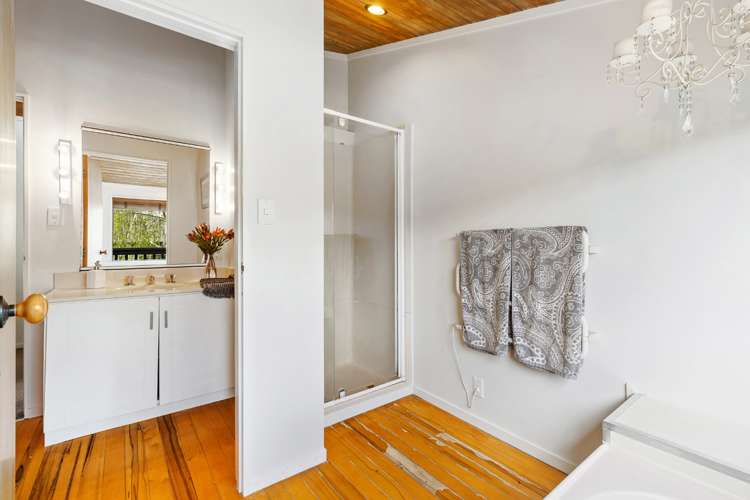 2/283 East Coast Road Mairangi Bay_12