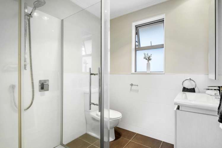 18 Lemon Grove Lane Greenhithe_11