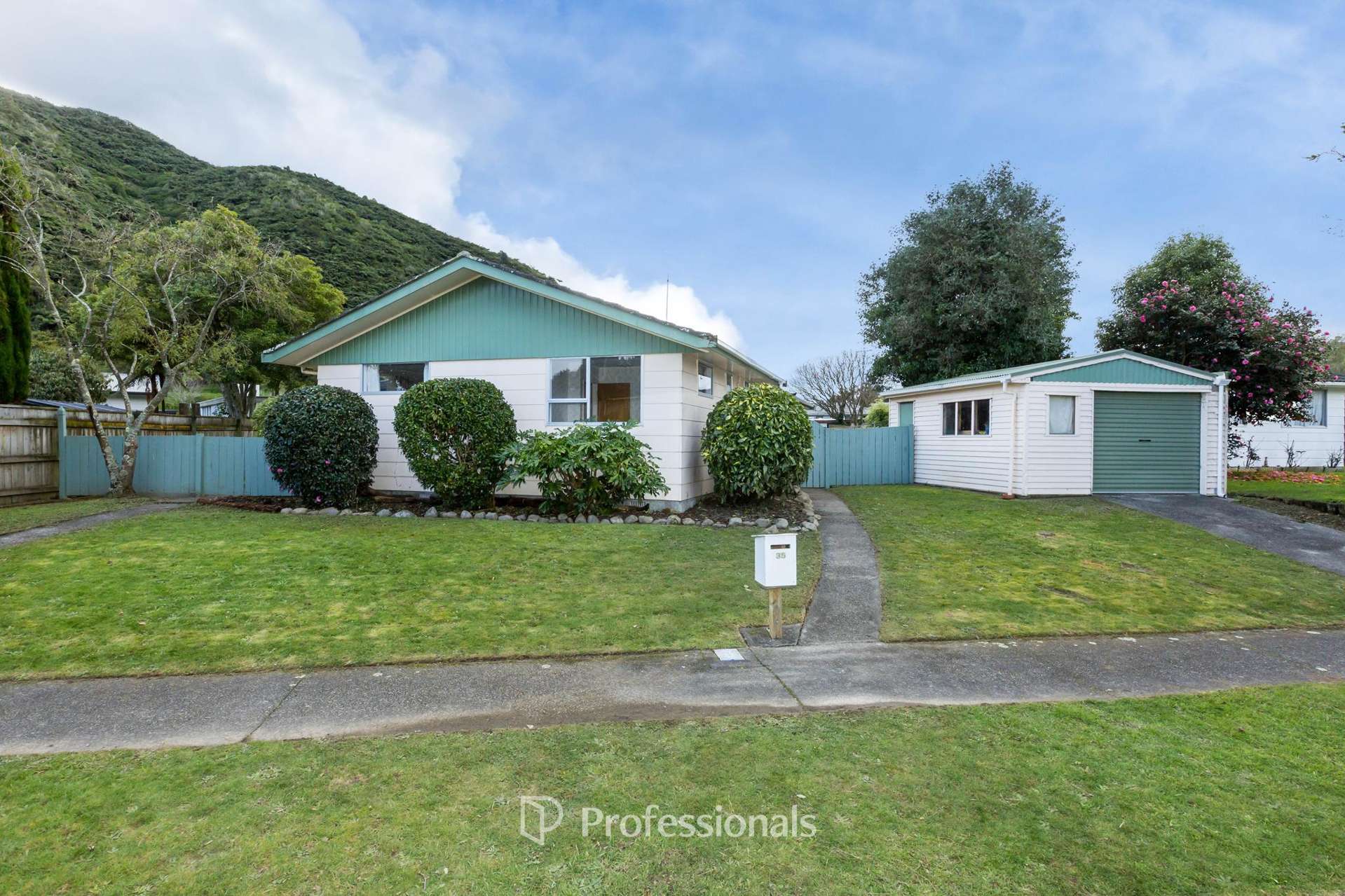 35 Larchmont Grove Totara Park_0