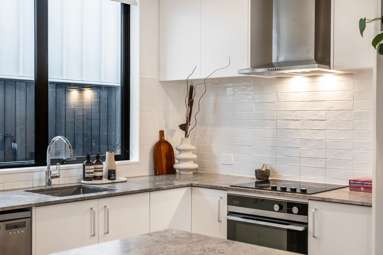 5/4 Glen Atkinson Street_4