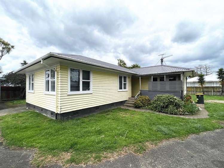 62 Sutton Crescent Papakura_1