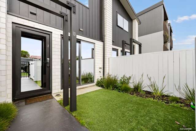 2/10 Willcott Street Mount Albert_1