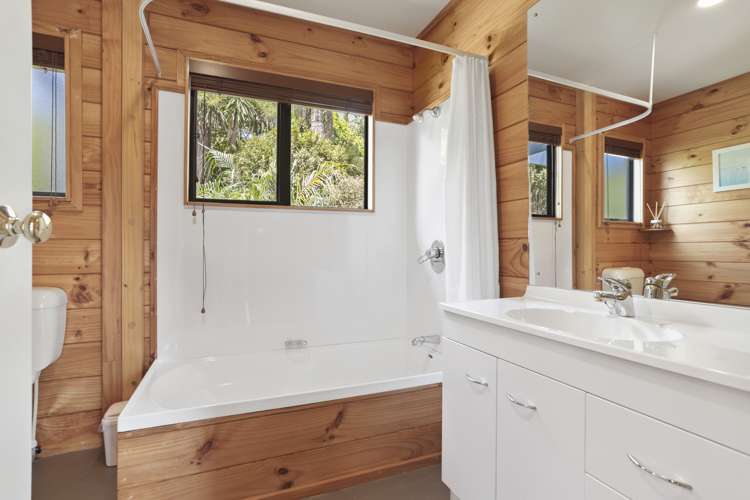 165 Stoney Creek Drive Waitakere_15