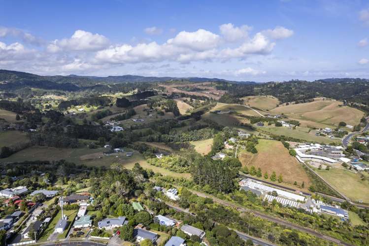 105 Waitakere Road Waitakere_27