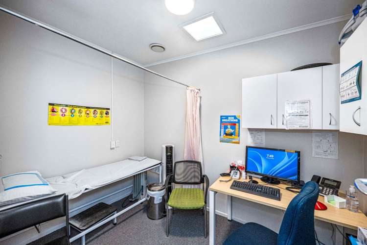 Shop 3/172-174 Kitchener Road Milford_8