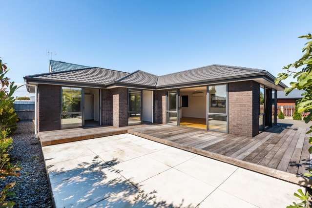 Stunning 4-Bedroom Home in Greenmeadows