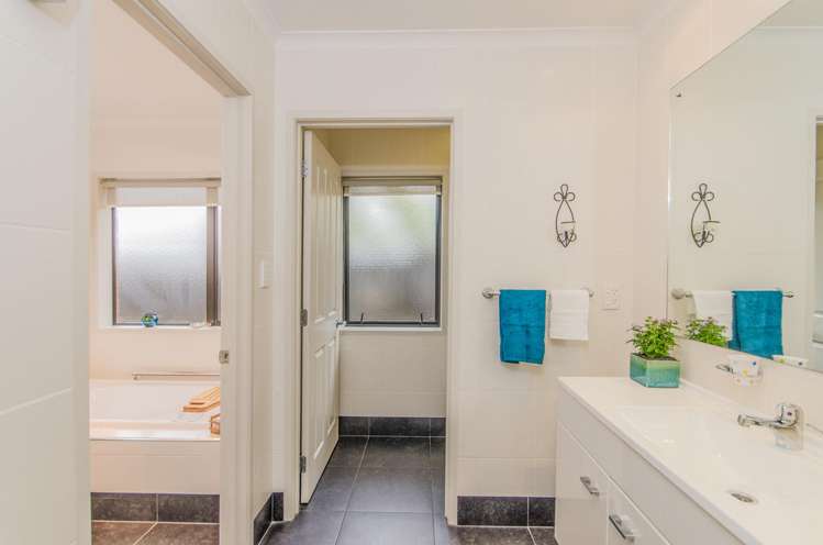 4 Caffreys Avenue Massey_9