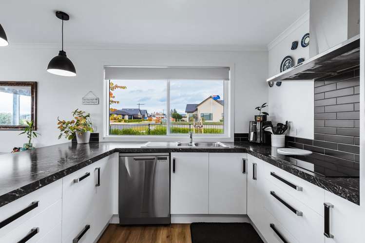 2 Roto Close Wharewaka_8