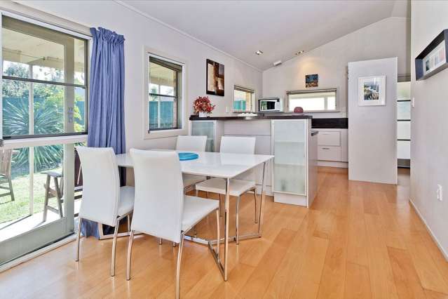 Central 2 bedroom home with lovely garden