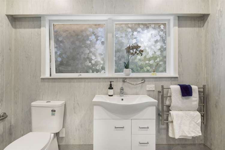 115 Sunset Road Totara Vale_31