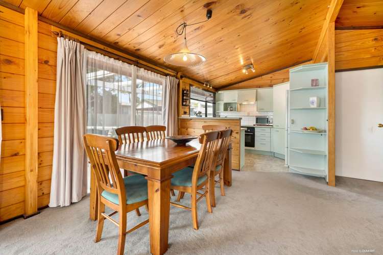 16 Sunningdale Street Wattle Downs_7