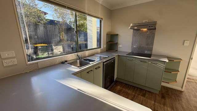 Stylish & Spacious Family Home in Prime Henderson Location!!