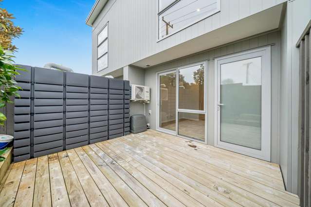 Investor Releasing Cash-Stylish Townhouse