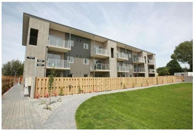 ** 2 BEDROOM APARTMENT IN GOOD LOCATION **